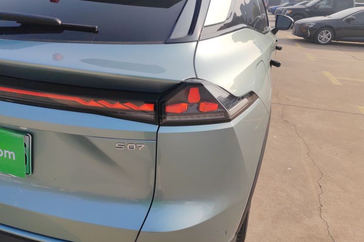 深蓝汽车 深蓝S07 2024款 285Max 乾崑智驾ADS SE增程版车身外观9