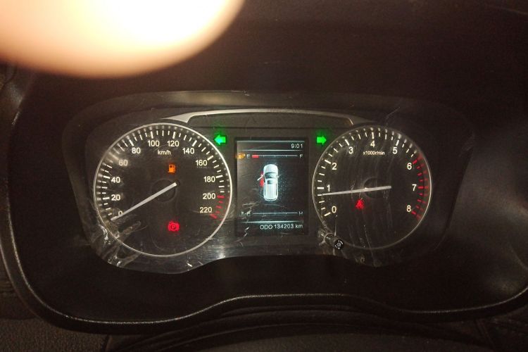 SWM斯威汽车 SWM斯威X7 2016款 1.8L 手动豪华型 7座中控内饰14