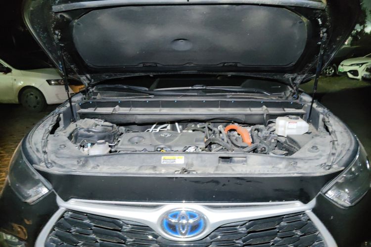 丰田 汉兰达 2023款 2.5L智能电混双擎四驱精英版 7座局部细节24