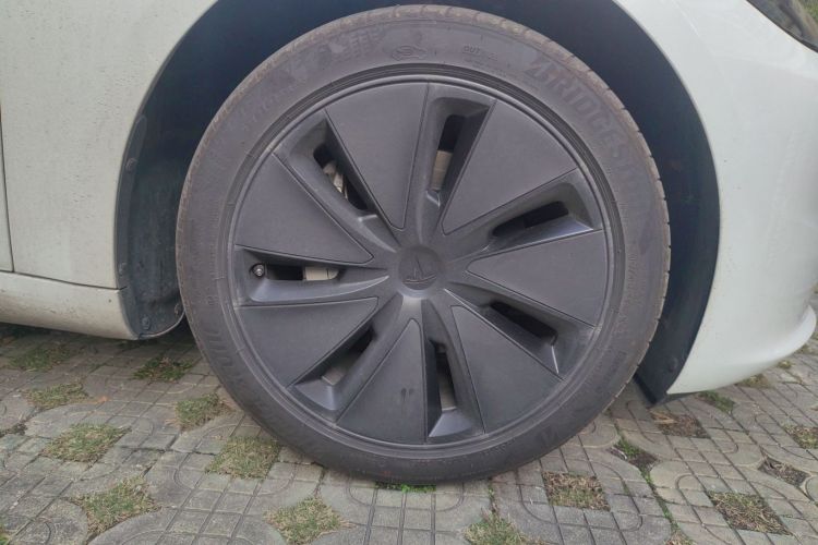 特斯拉 Model 3 2025款 后轮驱动版车身外观10