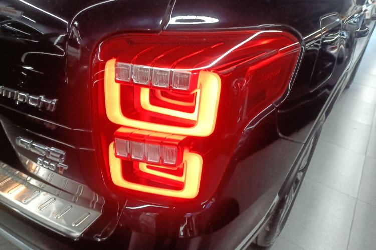 广汽传祺 传祺GS8 2017款 320T 两驱豪华智联版（七座）车身外观9