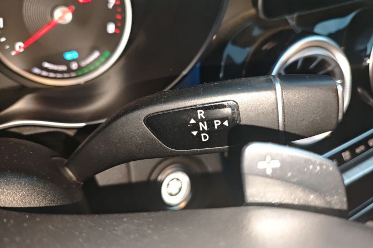 奔驰C级 2019款 C 260 运动版局部细节18