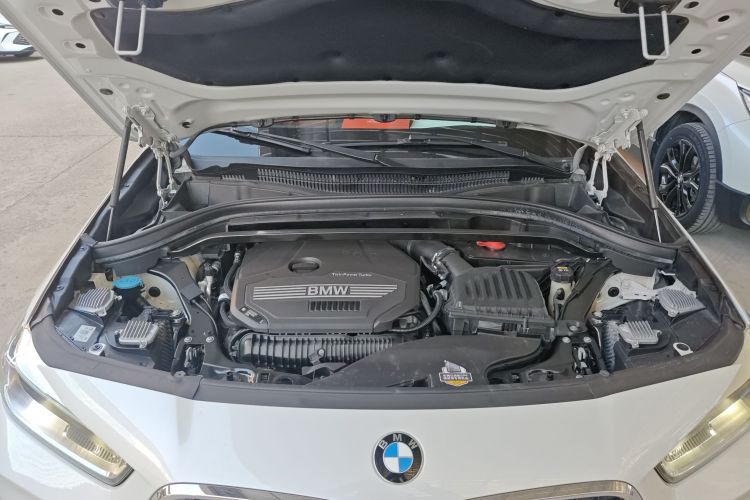 宝马X2 2021款 sDrive25i M运动套装机舱底盘24