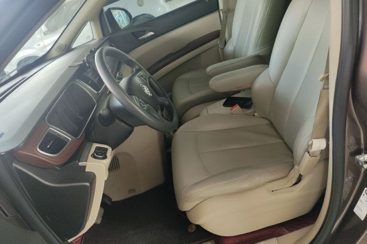 别克GL8 2017款 25S 舒适型 国V局部细节19