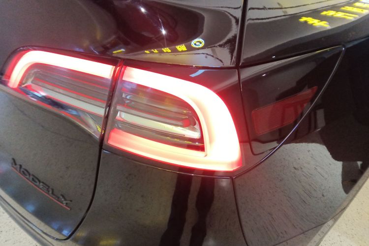 特斯拉 Model Y 2022款 Performance高性能全轮驱动版车身外观6001