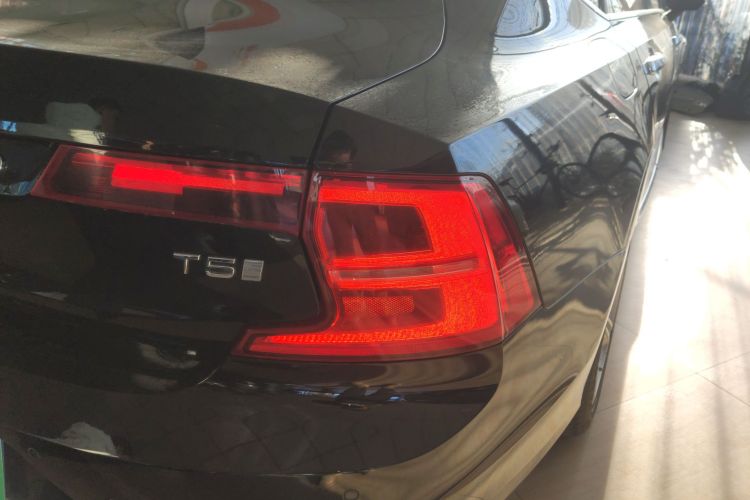 沃尔沃S90 2019款 T5 智逸版车身外观9