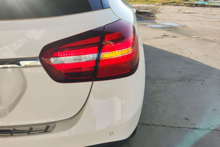 奔驰GLA 2019款 GLA 200 动感型车身外观9