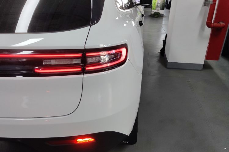 鸿蒙智行 问界M5 2023款 纯电后驱智驾版车身外观9