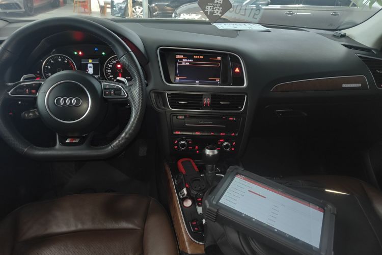 奥迪Q5 2015款 40 TFSI 技术型局部细节16