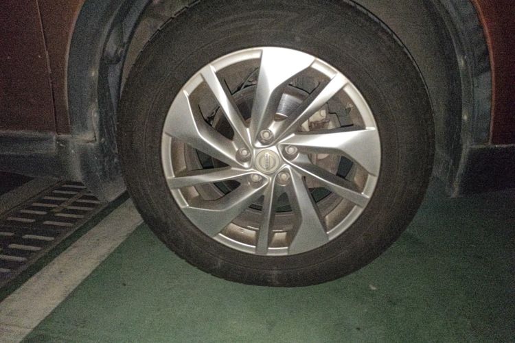 日产 奇骏 2014款 2.5L CVT至尊版 4WD车身外观6007