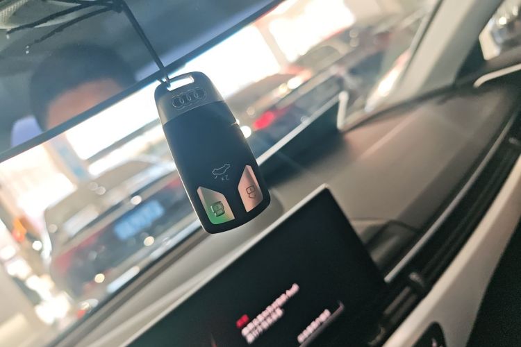 奥迪A4L 2023款 40 TFSI 时尚动感型中控内饰11