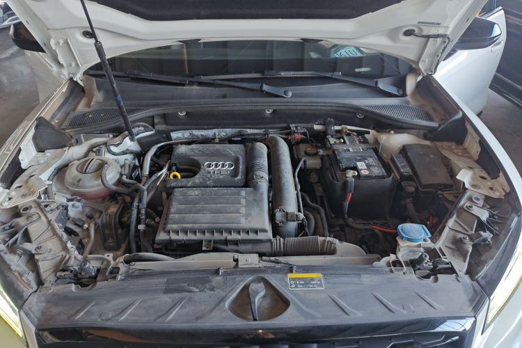 奥迪Q2L 2018款 35 TFSI 上市专享版 国V机舱底盘24