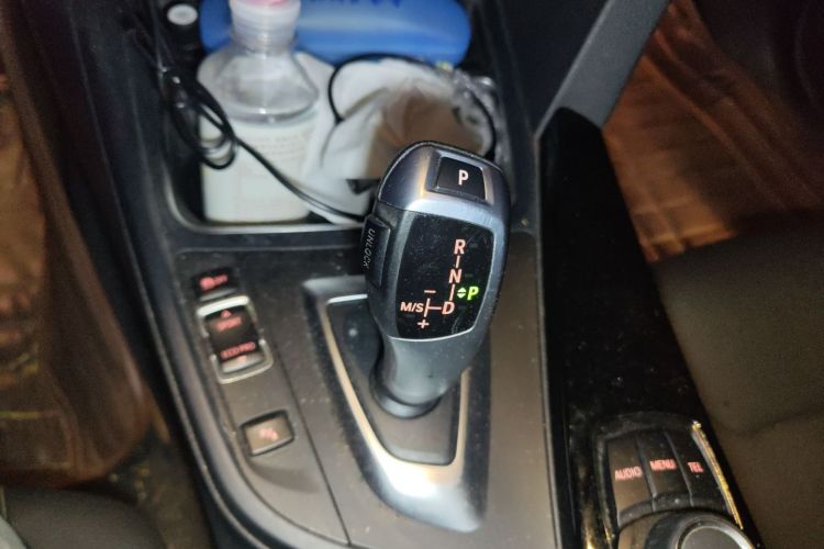 宝马3系 2017款 320Li 时尚型中控内饰18