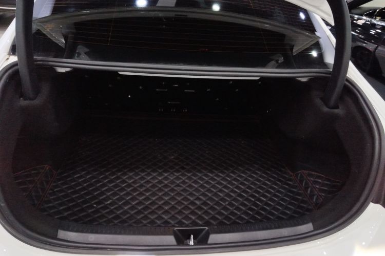 奔驰A级 2021款 改款 A 180 L 运动轿车机舱底盘23