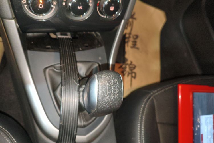 标致408 2013款 1.6L 手动舒适版局部细节18