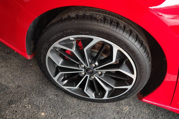 福特 福克斯 2020款 三厢 EcoBoost 180 自动ST Line车身外观6008