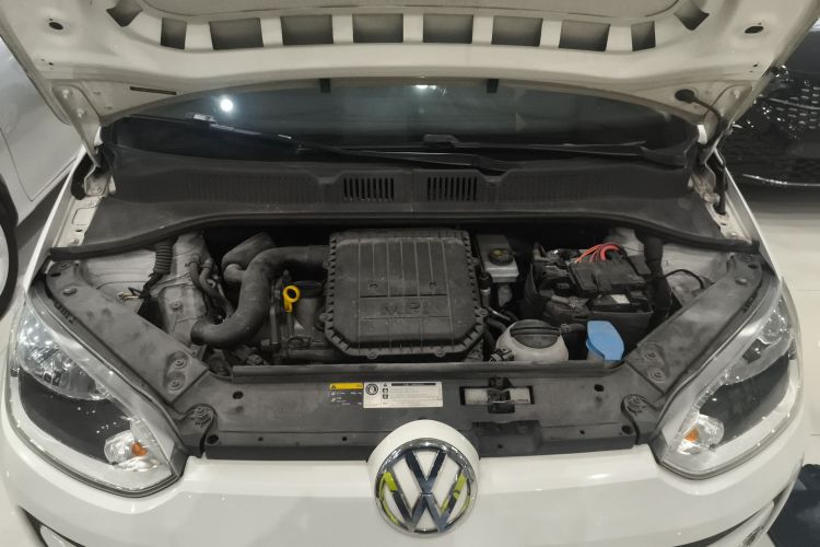 大众up! 2015款 1.0L high up!机舱底盘24