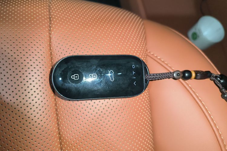 鸿蒙智行 问界M7 2024款 1.5T 智驾四驱Ultra版 6座中控内饰7001