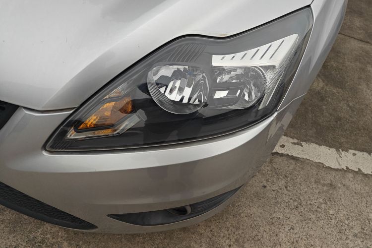 福特 福克斯 2013款 两厢经典 1.8L 自动基本型车身外观36