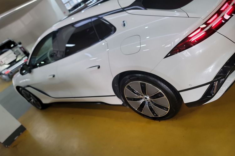 腾势Z9GT 2024款 1100四驱Max版车身外观4