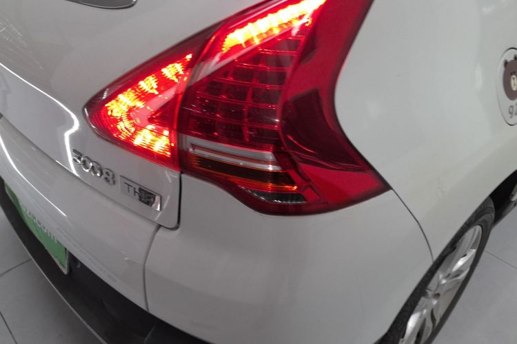 标致3008 2013款 1.6THP 自动至尚版车身外观9