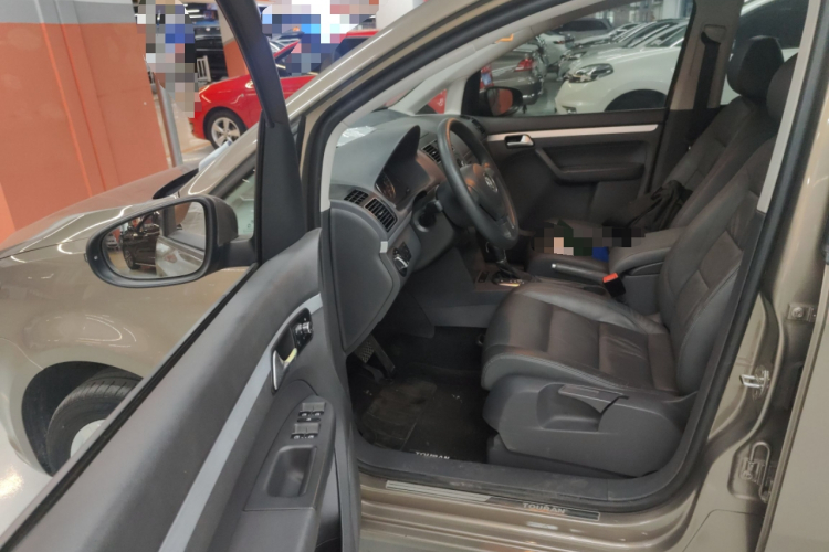 大众 途安 2015款 1.4T DSG舒适版5座中控内饰7003