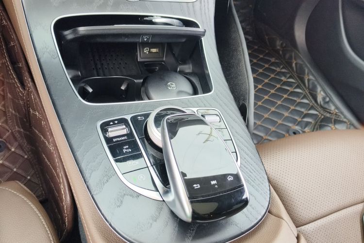 奔驰E级 2018款 改款 E 300 L 运动时尚型中控内饰18