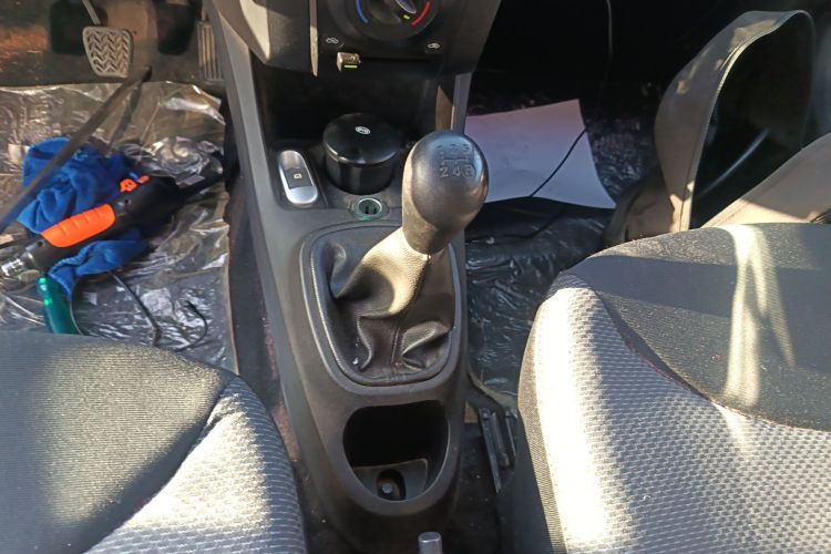 比亚迪F0 2012款 1.0L 悦酷型中控内饰18