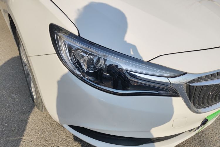 别克 英朗 2021款 改款 典范 1.5L 自动精英型车身外观8