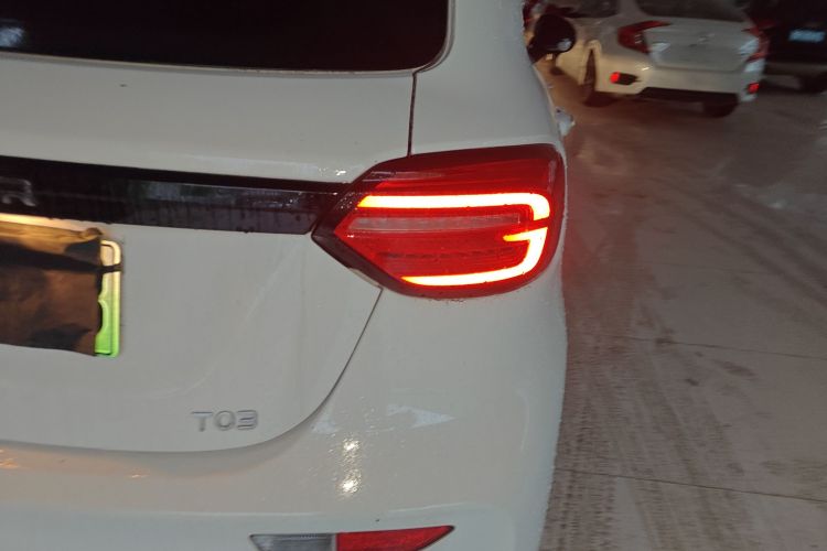 零跑汽车 零跑T03 2023款 200轻享版车身外观9