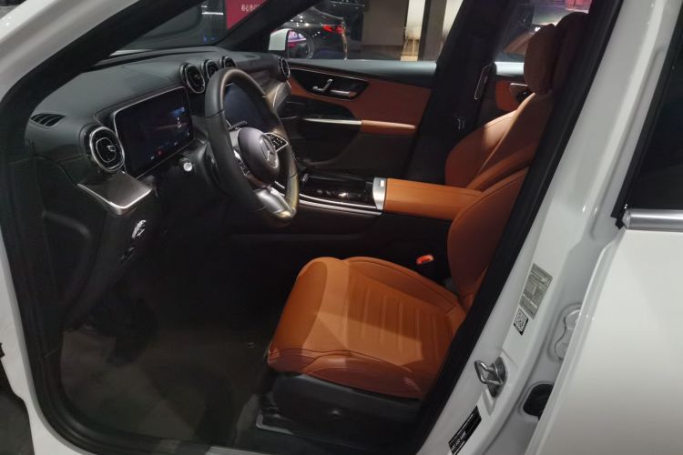 奔驰GLC 2023款 GLC 260 L 4MATIC 动感型 7座局部细节19