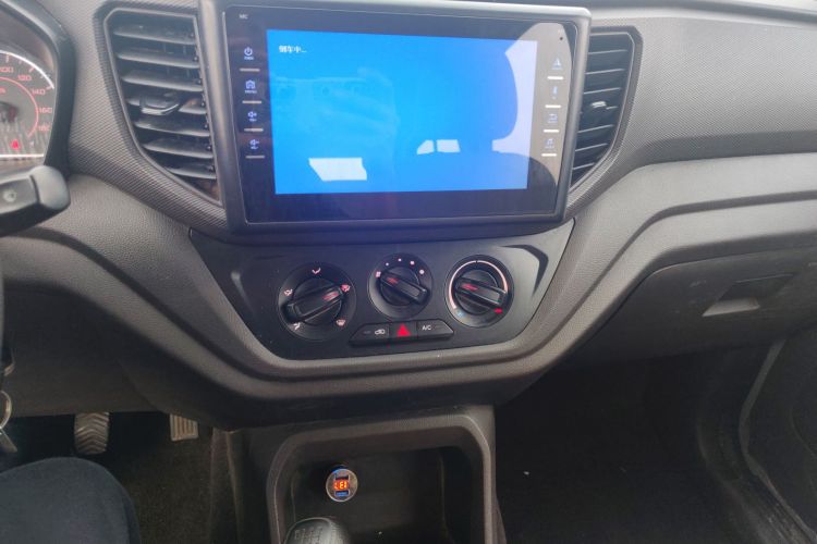 五菱汽车 五菱宏光V 2021款 1.5L劲取版LAR中控内饰16