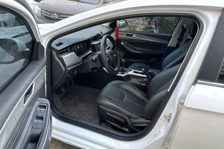 奇瑞 艾瑞泽5 2019款 1.5L 手动乐活版 国V中控内饰20