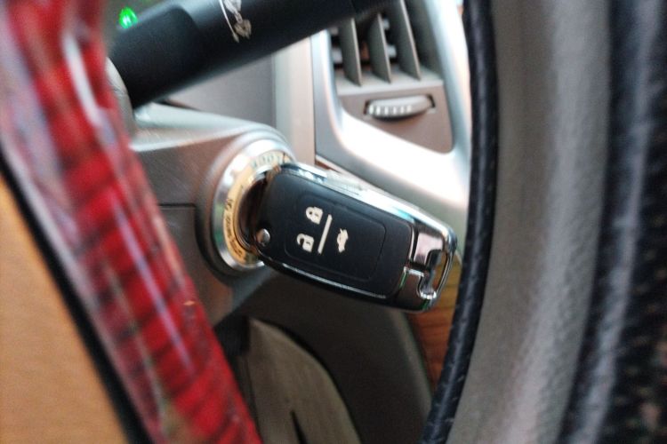 别克 英朗 2013款 GT 1.6L 自动时尚版中控内饰11