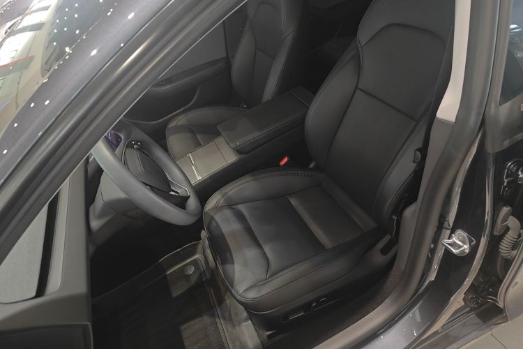 特斯拉 Model 3 2023款 后轮驱动版中控内饰19