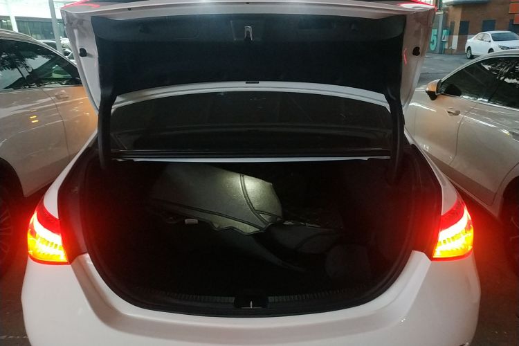 奔驰C级 2022款 C 200 L 运动版局部细节23