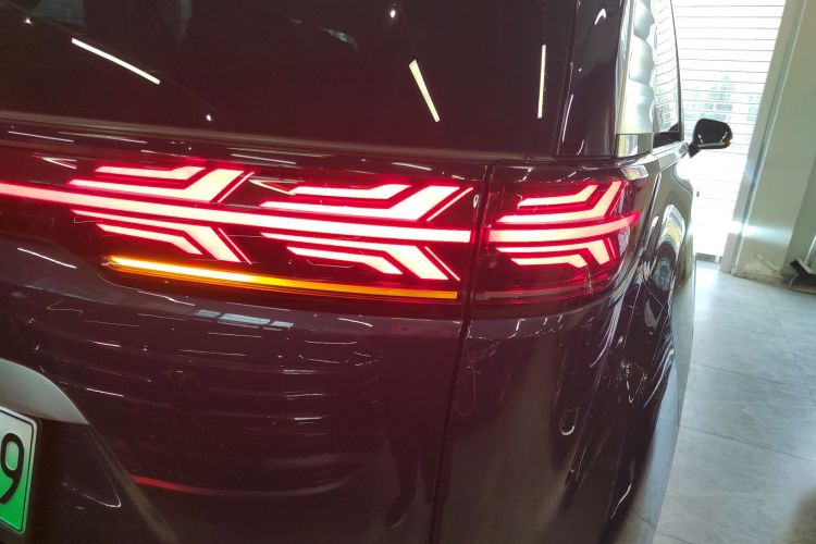 腾势D9 2022款 DM-i 970 四驱旗舰型车身外观9