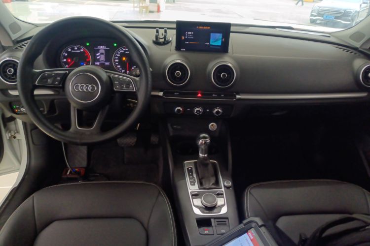 奥迪A3 2017款 Sportback 35 TFSI 进取型中控内饰7002
