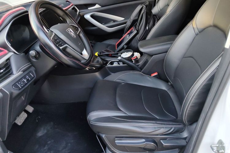 宝骏530 2021款 全球车周年纪念版 1.5T CVT豪华型 7座中控内饰19