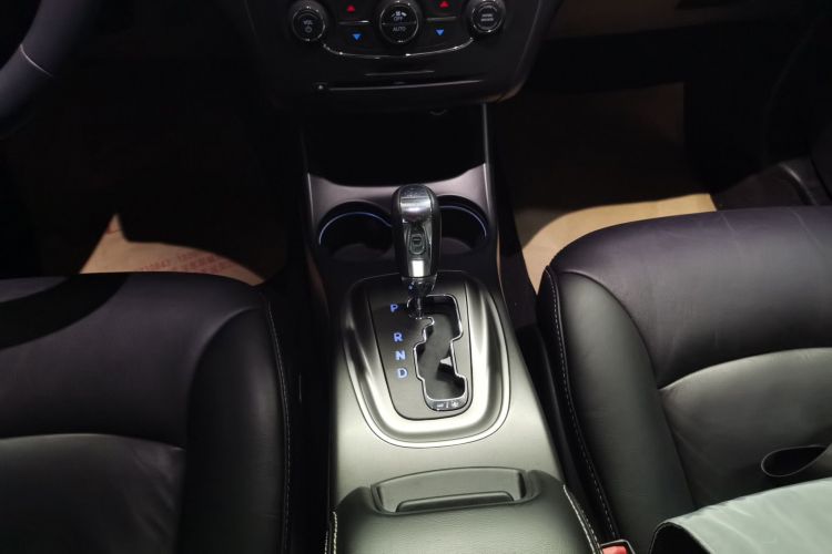 道奇 酷威 2014款 2.4L 两驱旅行版中控内饰18