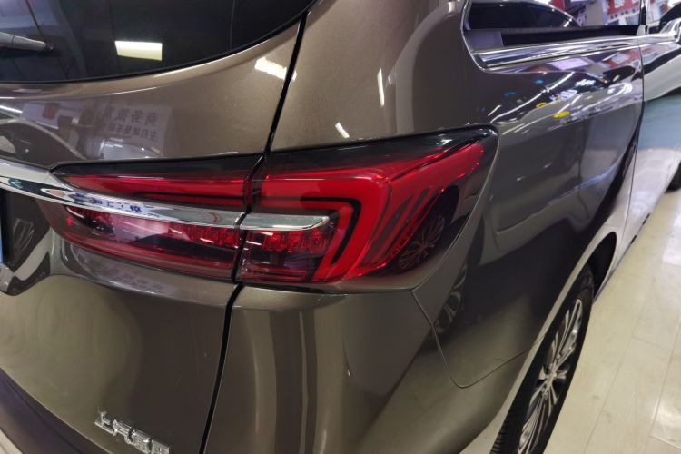 别克GL8 2023款 陆上公务舱 652T 豪华型车身外观6006