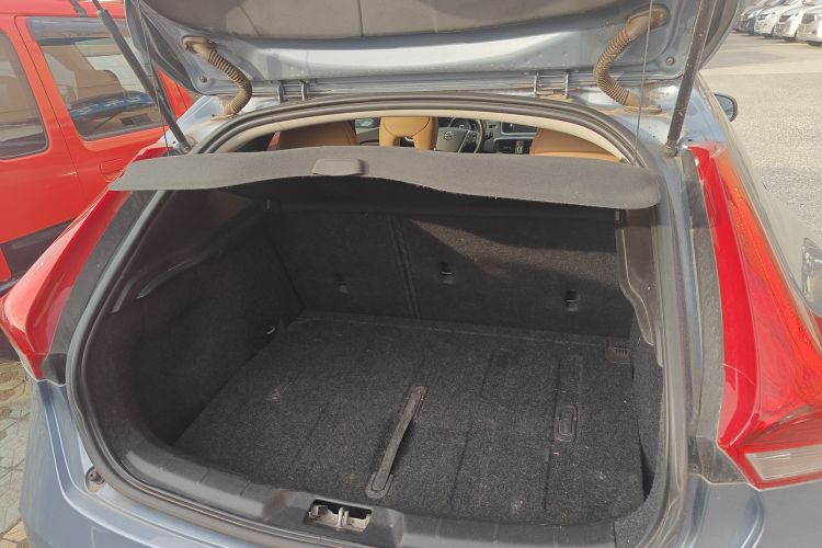 沃尔沃V40 2018款 T3 智逸版机舱底盘23