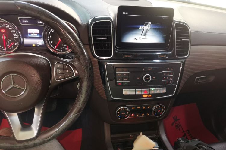 奔驰GLE 2019款 GLE 400 4MATIC 臻藏版中控内饰16