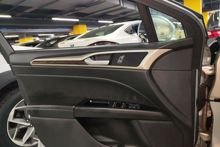 福特 蒙迪欧 2013款 2.0L GTDi200时尚型中控内饰7007