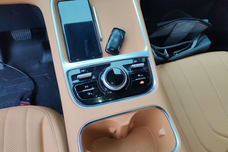 吉利银河 银河星舰7 EM-i 2025款 120km 领航版中控内饰18