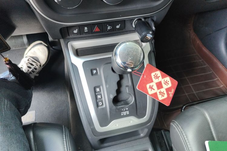 Jeep 指南者(进口) 2013款 2.0L 两驱豪华版中控内饰18