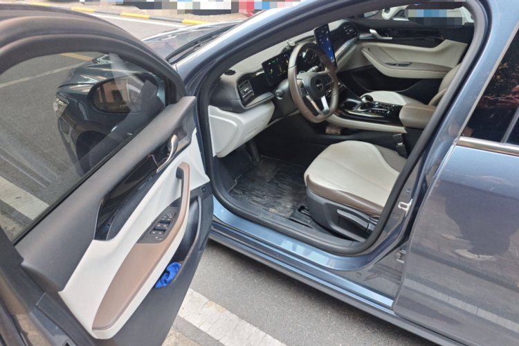 比亚迪 秦PLUS 2024款 荣耀版 DM-i 55KM领先型中控内饰20