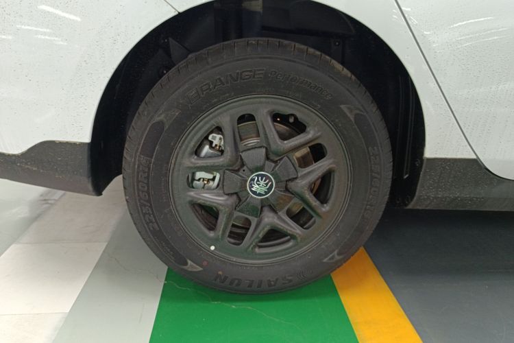 比亚迪 秦PLUS 2025款 DM-i 智驾版 55KM领先型车身外观6008