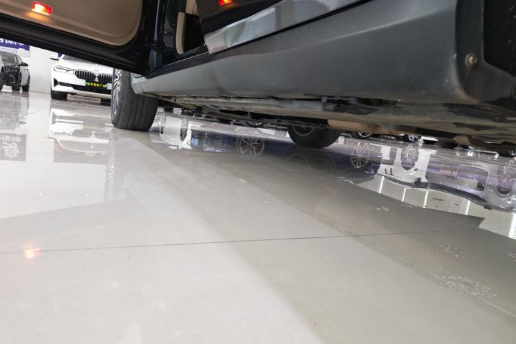 奔驰GLC 2019款 GLC 260 L 4MATIC 动感型局部细节9002