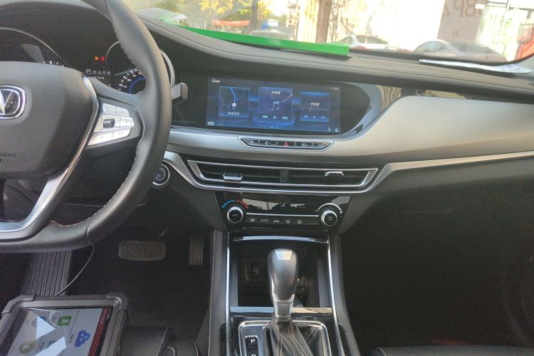 长安 逸动 2019款 高能版 1.6L GDI 自动先锋型 国VI中控内饰16